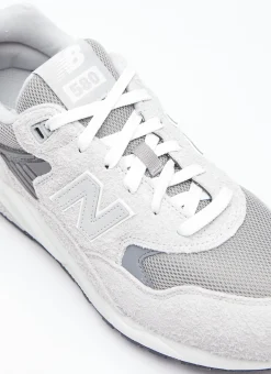 580 Sneakers