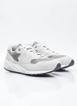 580 Sneakers