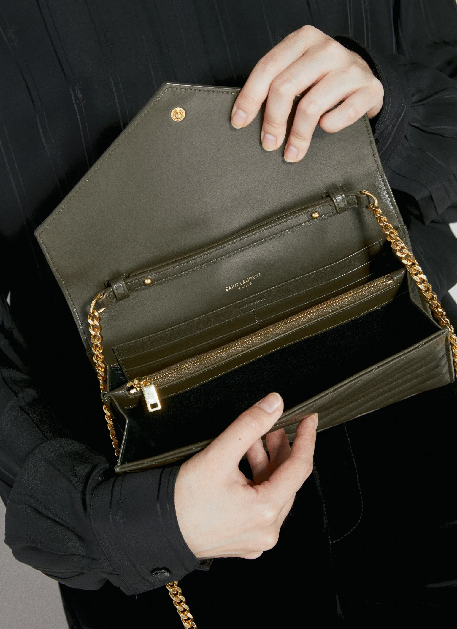 Cassandre Matelasse Chain Wallet