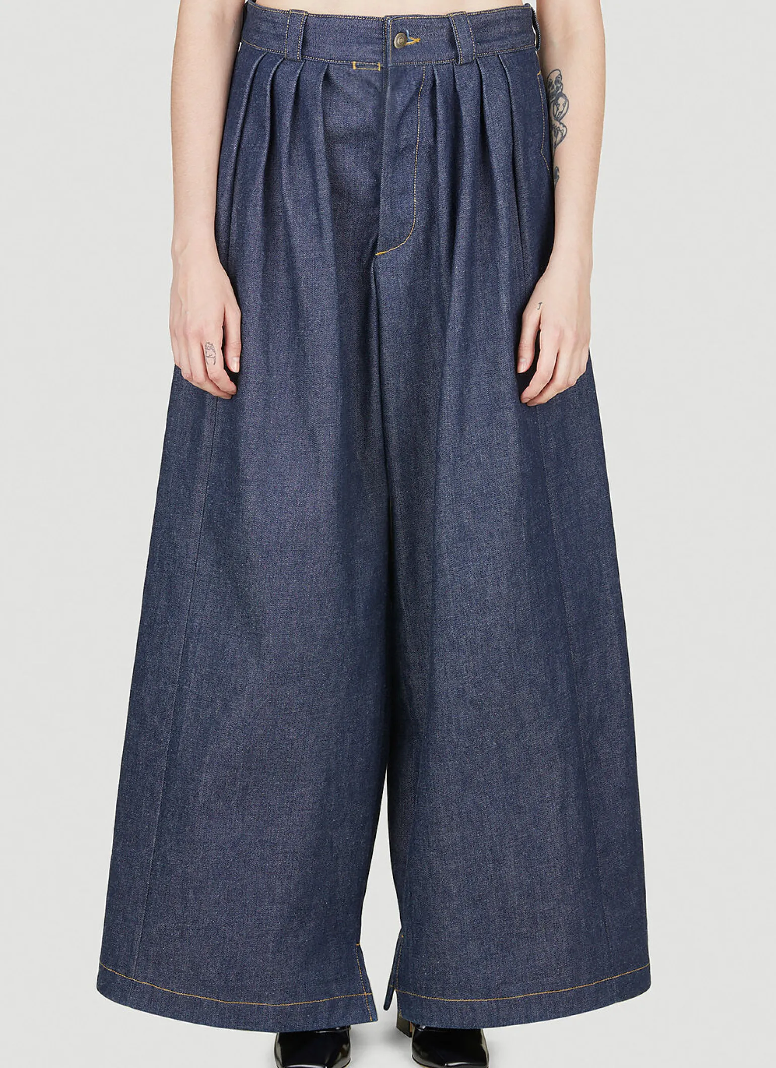 Pleated Jeans
