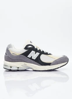 2002R Sneakers